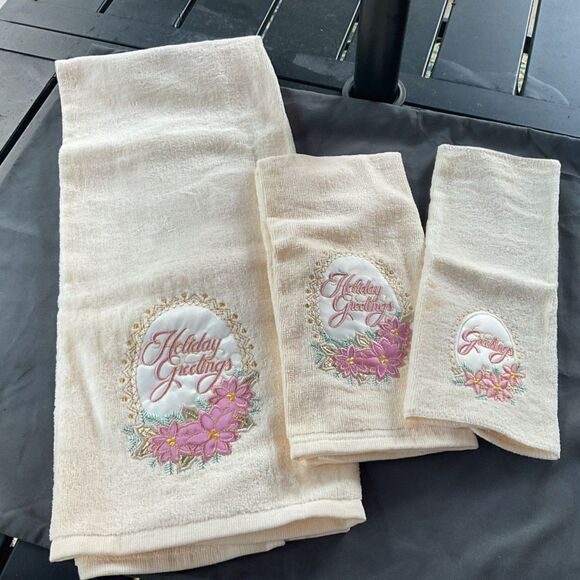 Holiday Greetings Towel Set - Picture 1 of 6
